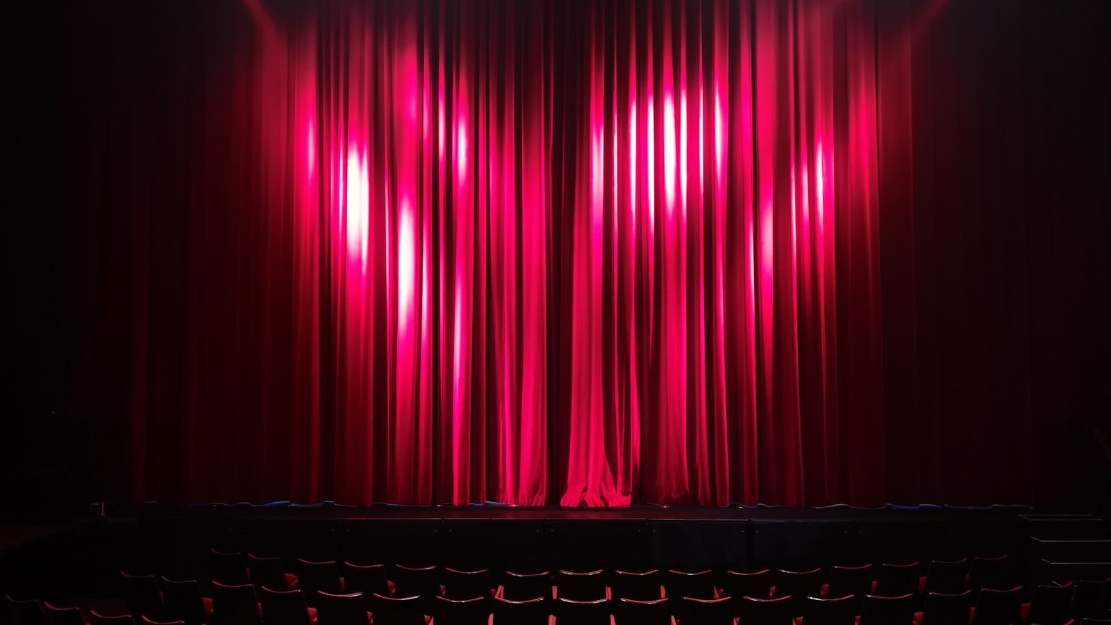 What to Know Before Booking Tickets to a Live Show